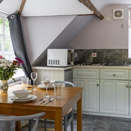 The Coach House Beautiful Georgian Apartment Wifi And Parking Near Bath Box  Bagian luar foto