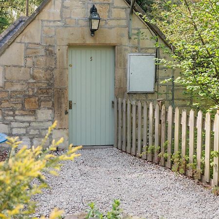 The Coach House Beautiful Georgian Apartment Wifi And Parking Near Bath Box  Bagian luar foto