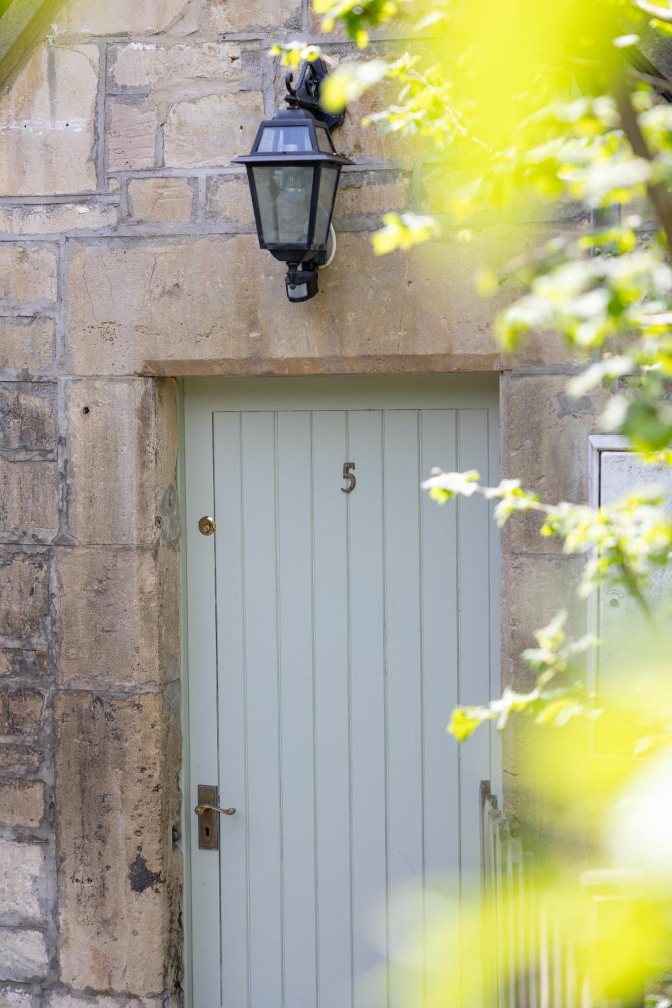 The Coach House Beautiful Georgian Apartment Wifi And Parking Near Bath Box  Bagian luar foto